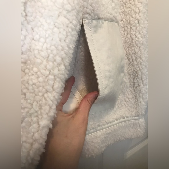 NWT Guess jacket - Picture 4 of 6